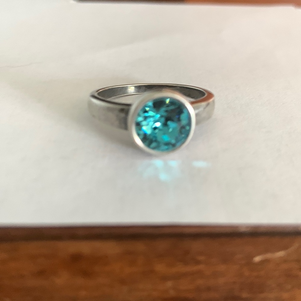 Ring silver look bezel set blue stone size 10
